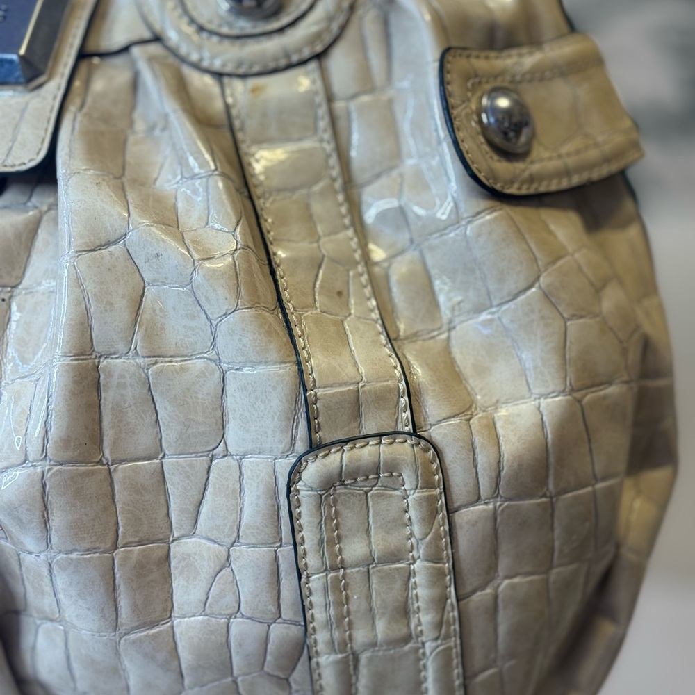 🤑 GUESS Vintage Croc-Embossed Cream Shoulder Bag - Picture 5 of 11